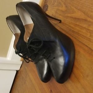 Max Studio black leather shoes. Size 8. EUC
